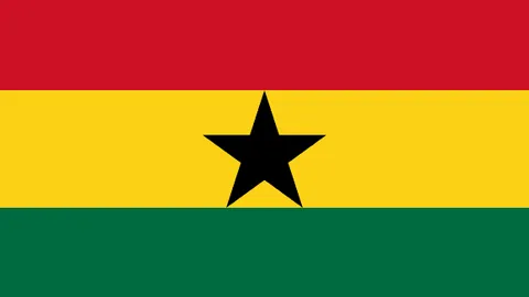 英博赛事夜遇大雪，清晨球场启动除雪作业