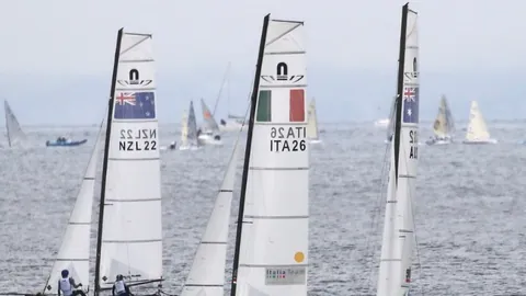 “西甲第3轮：皇马客场与拉斯帕尔马斯战成平局，居勒尔制造点球，维尼修斯一蹴而就。[赛事亮点]”